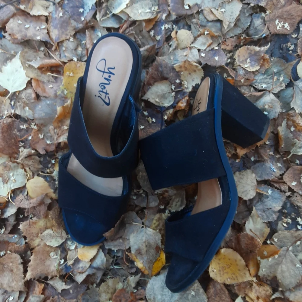 Woman's y.not Black Heels - Picture 1 of 7